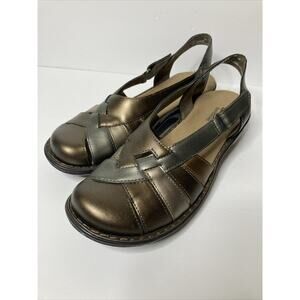 CLARKS Sandals Womens Size 8M Bendables Gold Silver Sling Back Small Heel
